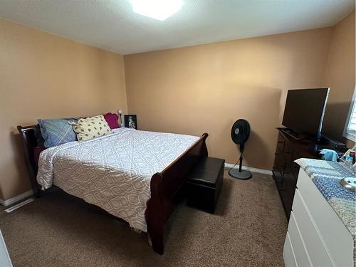 142 Pinnacle Avenue, Grande Prairie, AB - Indoor Photo Showing Bedroom