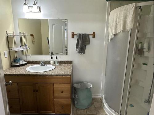 142 Pinnacle Avenue, Grande Prairie, AB - Indoor Photo Showing Bathroom