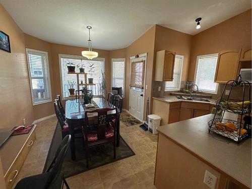 142 Pinnacle Avenue, Grande Prairie, AB - Indoor Photo Showing Dining Room