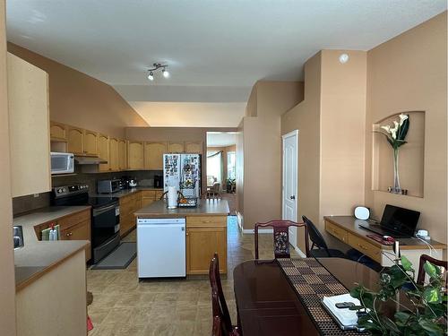 142 Pinnacle Avenue, Grande Prairie, AB - Indoor Photo Showing Kitchen