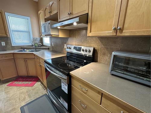 142 Pinnacle Avenue, Grande Prairie, AB - Indoor Photo Showing Kitchen With Double Sink