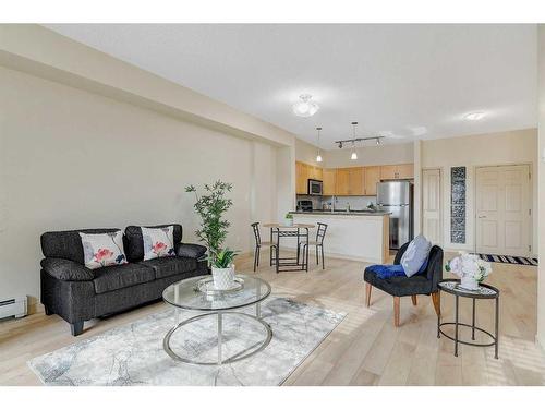 216-12320 102 Street, Grande Prairie, AB - Indoor Photo Showing Living Room