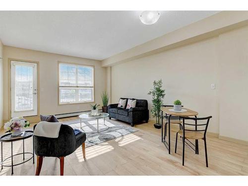 216-12320 102 Street, Grande Prairie, AB - Indoor Photo Showing Living Room