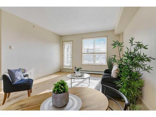 216-12320 102 Street, Grande Prairie, AB - Indoor Photo Showing Living Room