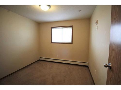 204-12015 Royal Oaks Drive, Grande Prairie, AB - Indoor Photo Showing Other Room