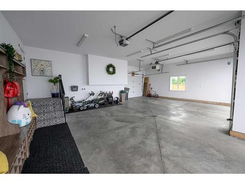 5705 Poplar Lane, Rural Grande Prairie No. 1, County Of, AB - Indoor Photo Showing Garage