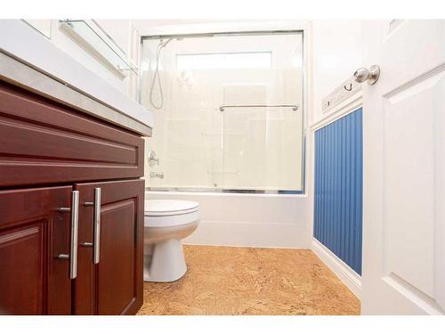 8802 89 Avenue, Grande Prairie, AB - Indoor Photo Showing Bathroom