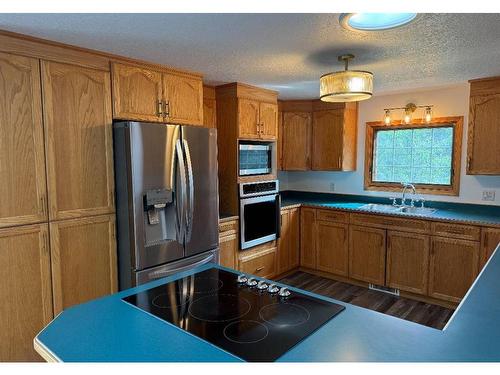 822025 Rr20, Rural Fairview No. 136, M.D. Of, AB - Indoor Photo Showing Kitchen With Double Sink