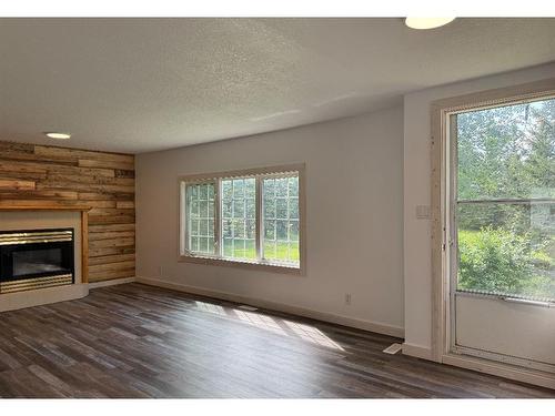 822025 Rr20, Rural Fairview No. 136, M.D. Of, AB - Indoor Photo Showing Living Room With Fireplace