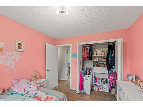 724011 Range Road 53,, Rural Grande Prairie No. 1, County Of, AB - Indoor Photo Showing Bedroom