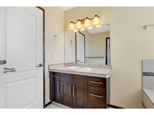 10922 60 Avenue, Grande Prairie, AB - Indoor Photo Showing Bathroom