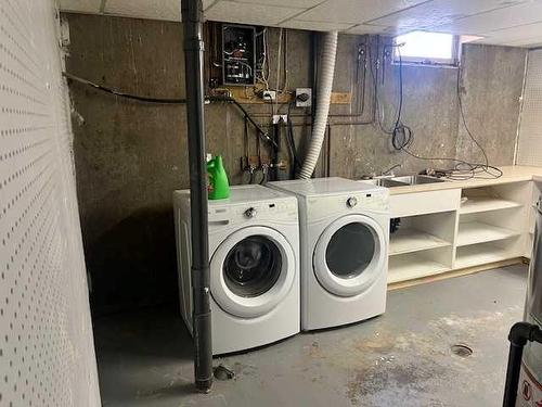 10033 Hoppe, Grande Cache, AB - Indoor Photo Showing Laundry Room