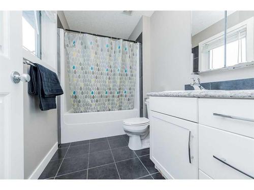 8810 88 Avenue, Grande Prairie, AB - Indoor Photo Showing Bathroom