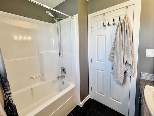 11559 75 Avenue, Grande Prairie, AB - Indoor Photo Showing Bathroom