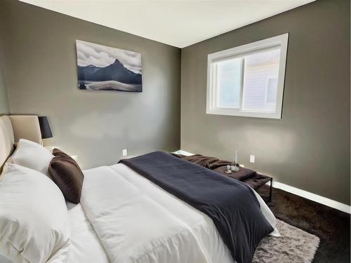 11559 75 Avenue, Grande Prairie, AB - Indoor Photo Showing Bedroom