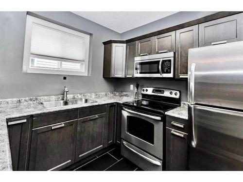 11559 75 Avenue, Grande Prairie, AB - Indoor Photo Showing Kitchen With Double Sink With Upgraded Kitchen