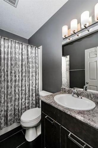 11559 75 Avenue, Grande Prairie, AB - Indoor Photo Showing Bathroom