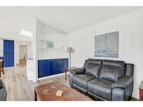 9712 108 Avenue, Clairmont, AB - Indoor Photo Showing Living Room