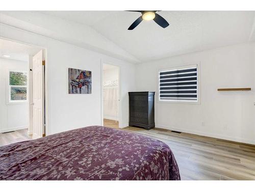 9712 108 Avenue, Clairmont, AB - Indoor Photo Showing Bedroom