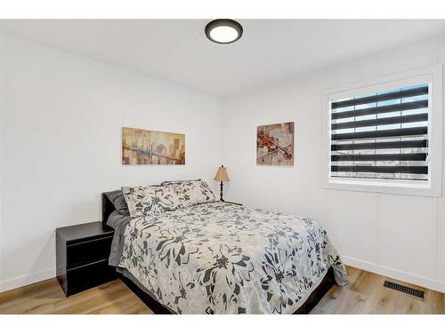 9712 108 Avenue, Clairmont, AB - Indoor Photo Showing Bedroom