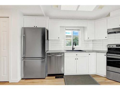 9712 108 Avenue, Clairmont, AB - Indoor Photo Showing Kitchen