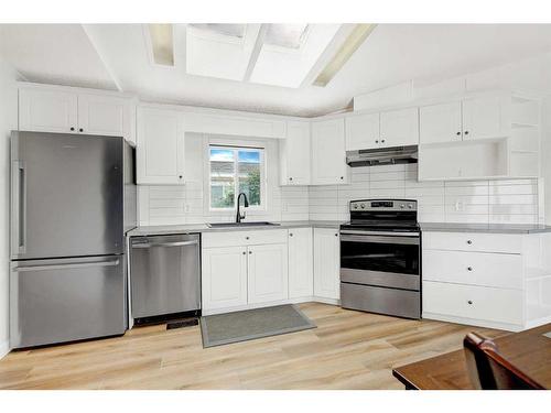 9712 108 Avenue, Clairmont, AB - Indoor Photo Showing Kitchen With Stainless Steel Kitchen