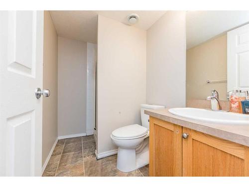 85 Pinnacle Crossing, Grande Prairie, AB - Indoor Photo Showing Bathroom