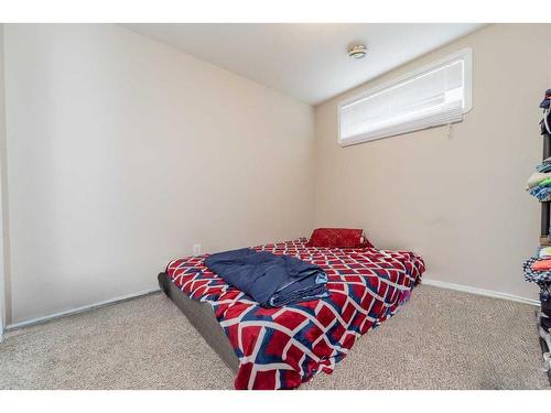 85 Pinnacle Crossing, Grande Prairie, AB - Indoor Photo Showing Bedroom