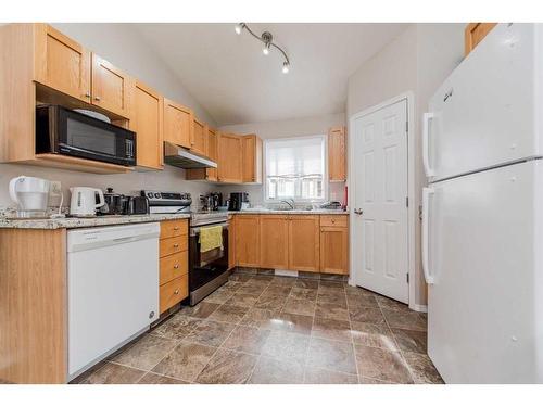 85 Pinnacle Crossing, Grande Prairie, AB - Indoor Photo Showing Kitchen