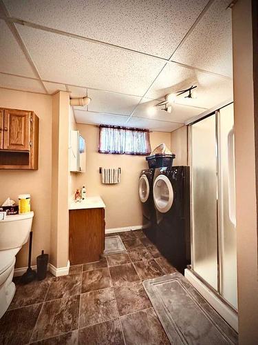 9126 128 Avenue, Peace River, AB - Indoor Photo Showing Laundry Room