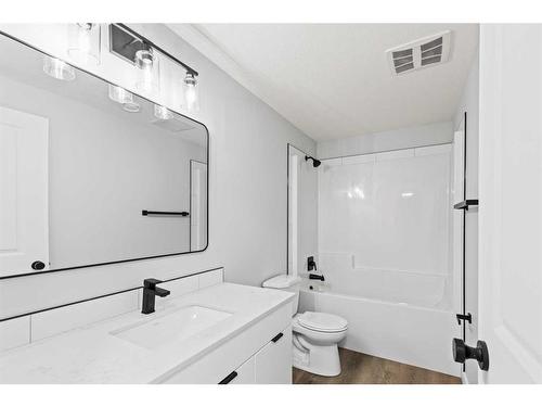 10213 127 Avenue, Grande Prairie, AB - Indoor Photo Showing Bathroom