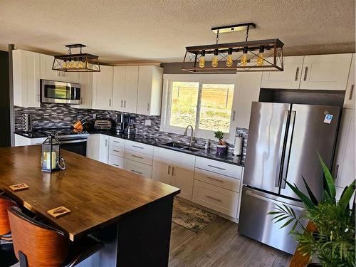 10506 98 Avenue, Grande Cache, AB - Indoor Photo Showing Kitchen With Double Sink With Upgraded Kitchen