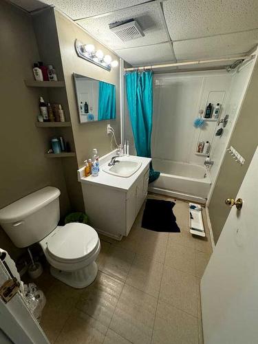 9509 103 Avenue, Grande Prairie, AB - Indoor Photo Showing Bathroom