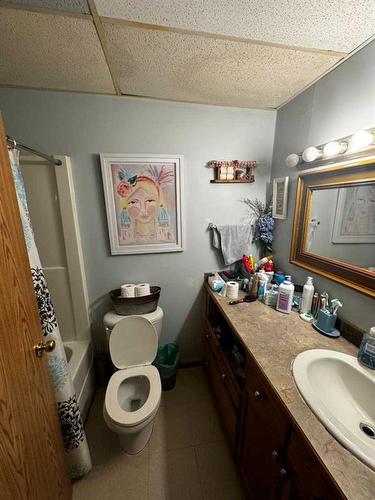 9509 103 Avenue, Grande Prairie, AB - Indoor Photo Showing Bathroom