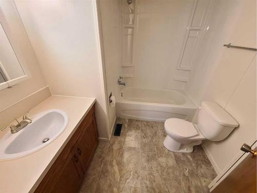 4805 Doyle Avenue, Donnelly, AB - Indoor Photo Showing Bathroom