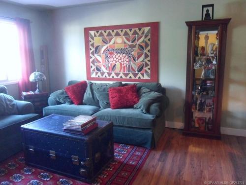 7-8808 96 Street, Peace River, AB - Indoor Photo Showing Living Room