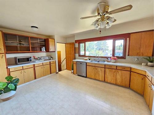 9313 108 Avenue, Grande Prairie, AB - Indoor Photo Showing Kitchen With Double Sink