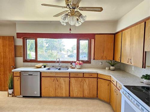 9313 108 Avenue, Grande Prairie, AB - Indoor Photo Showing Kitchen With Double Sink