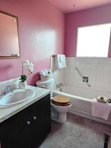 9313 108 Avenue, Grande Prairie, AB - Indoor Photo Showing Bathroom