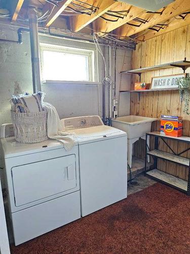 9313 108 Avenue, Grande Prairie, AB - Indoor Photo Showing Laundry Room