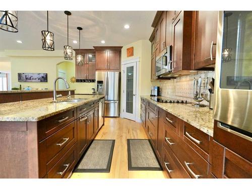 10313 86 Street, Peace River, AB - Indoor Photo Showing Kitchen With Upgraded Kitchen