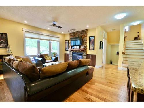 10313 86 Street, Peace River, AB - Indoor Photo Showing Living Room