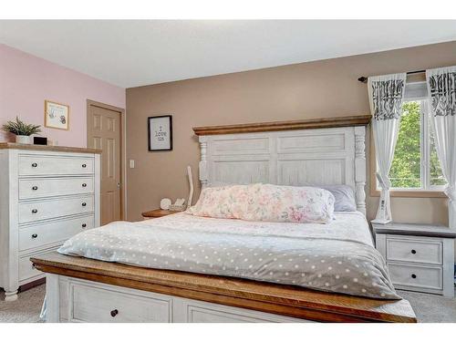 6625 87B Street, Grande Prairie, AB - Indoor Photo Showing Bedroom