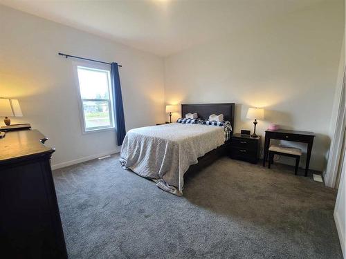 10006 100 Street, Nampa, AB - Indoor Photo Showing Bedroom