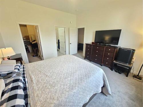 10006 100 Street, Nampa, AB - Indoor Photo Showing Bedroom