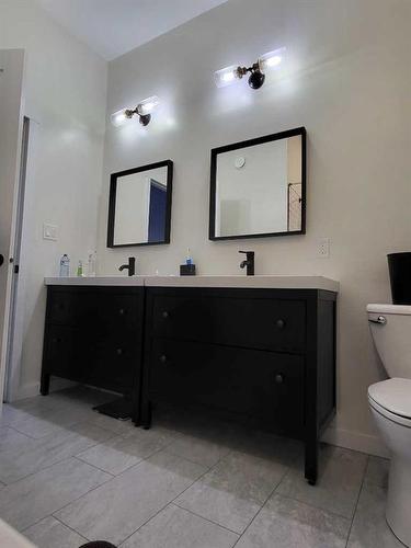 10006 100 Street, Nampa, AB - Indoor Photo Showing Bathroom