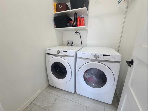 10006 100 Street, Nampa, AB - Indoor Photo Showing Laundry Room