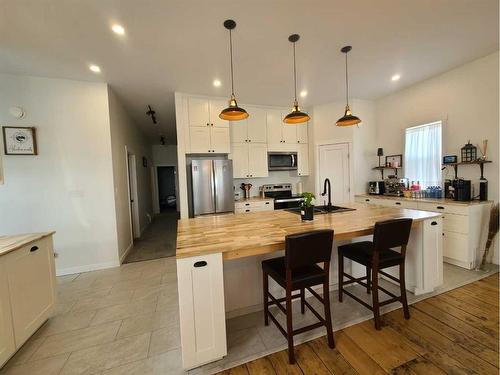 10006 100 Street, Nampa, AB - Indoor Photo Showing Kitchen With Upgraded Kitchen