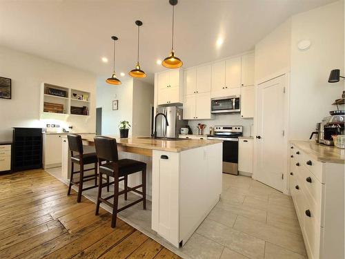 10006 100 Street, Nampa, AB - Indoor Photo Showing Kitchen With Upgraded Kitchen