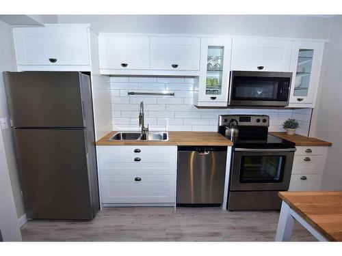 C1-9523 88 Avenue, Peace River, AB - Indoor Photo Showing Kitchen With Double Sink